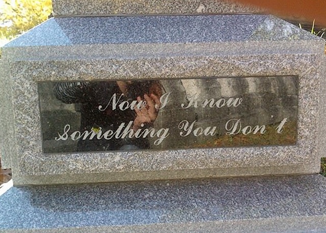 Funny Headstones (18 pics)