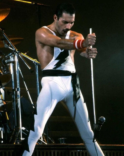 Photos Of Freddie Mercury on Stage (50 pics)