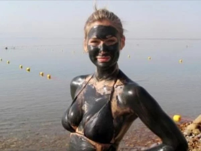 Mud Girls (25 pics)