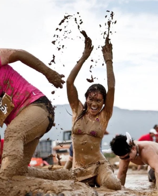 Mud Girls (25 pics)