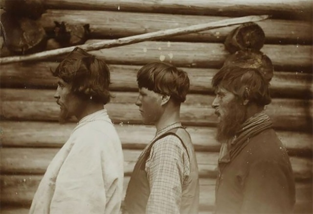 Rare Vintage Photos Of Dwellers Of The Russian North Over A Century Ago (24 pics)