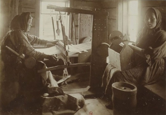 Rare Vintage Photos Of Dwellers Of The Russian North Over A Century Ago (24 pics)