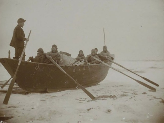 Rare Vintage Photos Of Dwellers Of The Russian North Over A Century Ago (24 pics)