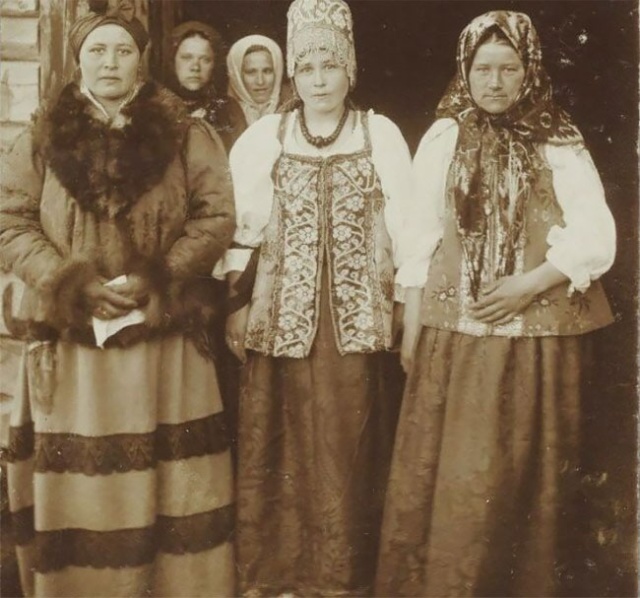 Rare Vintage Photos Of Dwellers Of The Russian North Over A Century Ago (24 pics)