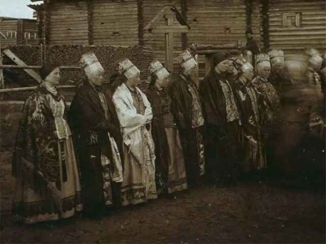 Rare Vintage Photos Of Dwellers Of The Russian North Over A Century Ago (24 pics)