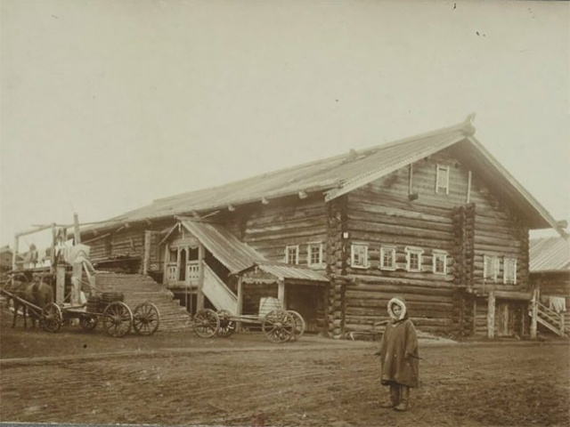 Rare Vintage Photos Of Dwellers Of The Russian North Over A Century Ago (24 pics)