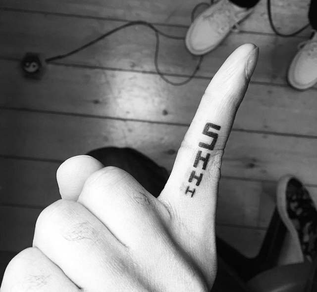 Examples Of Awesome Finger Tattoos (30 pics)