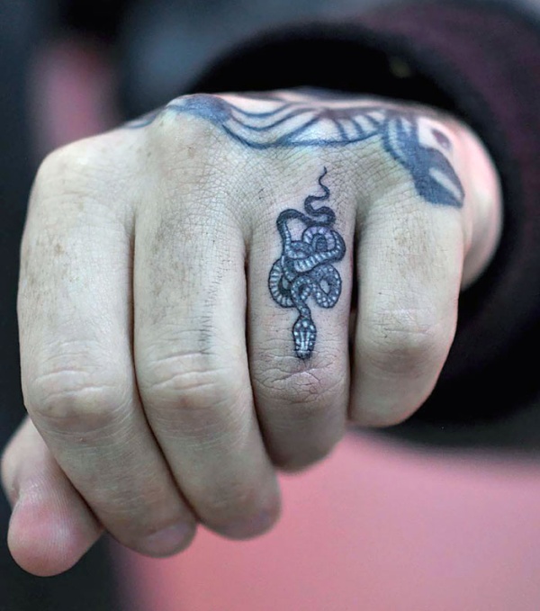 Examples Of Awesome Finger Tattoos (30 pics)