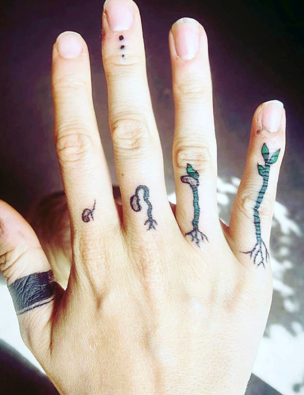 Examples Of Awesome Finger Tattoos (30 pics)
