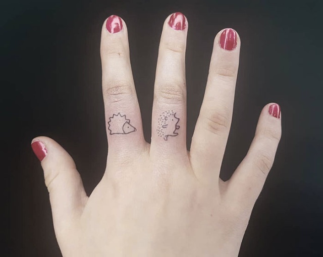 Examples Of Awesome Finger Tattoos (30 pics)