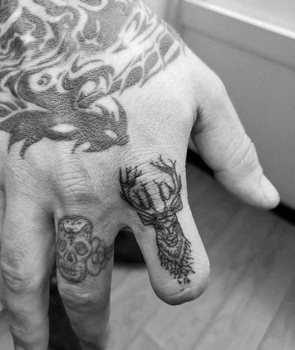 Examples Of Awesome Finger Tattoos (30 pics)