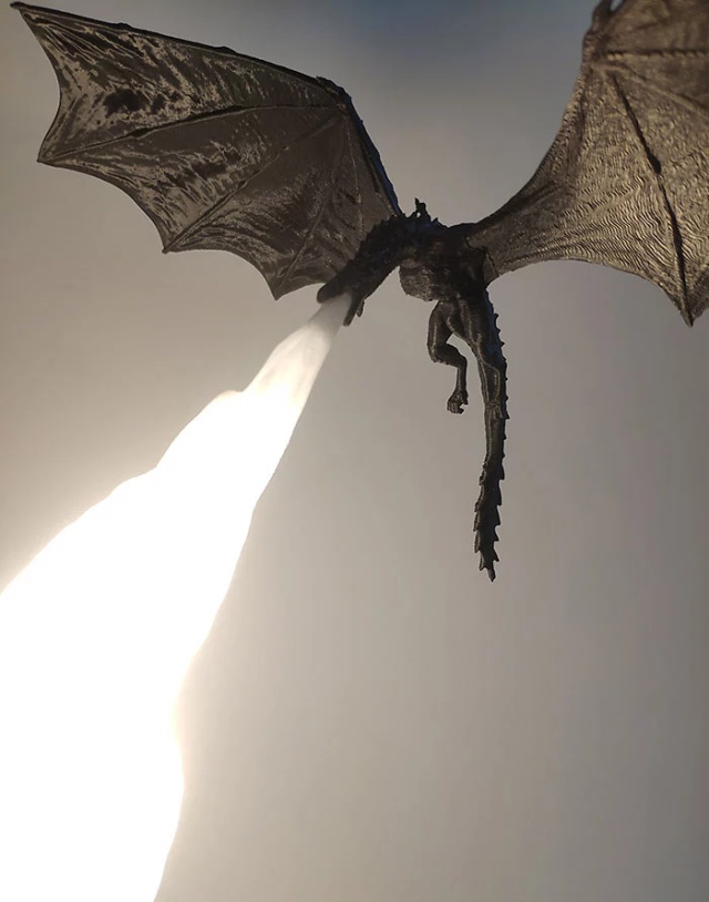 Awesome 'Game Of Thrones' Lamp (7 pics)