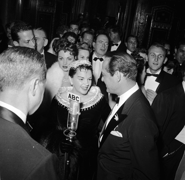 A Look Back at the Star-Studded World Premiere of ‘A Star Is Born’ (34 pics) A Look Back at the Star-Studded World Premiere of ‘A Star Is Born’ (34 pics)