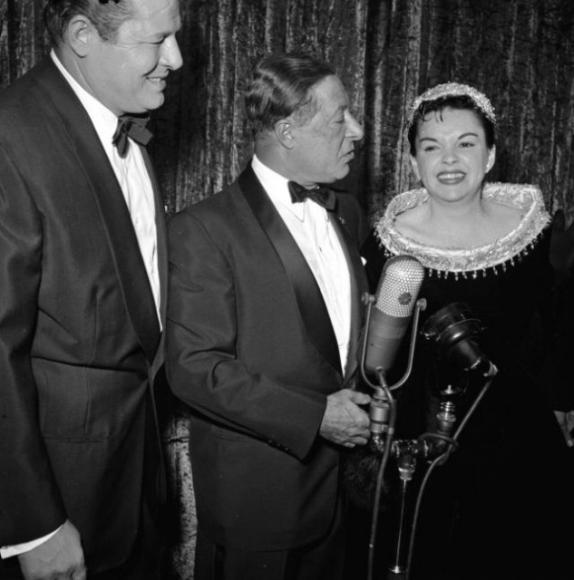 A Look Back at the Star-Studded World Premiere of ‘A Star Is Born’ (34 pics) A Look Back at the Star-Studded World Premiere of ‘A Star Is Born’ (34 pics)