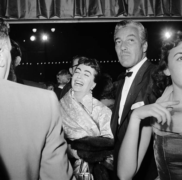 A Look Back at the Star-Studded World Premiere of ‘A Star Is Born’ (34 pics) A Look Back at the Star-Studded World Premiere of ‘A Star Is Born’ (34 pics)