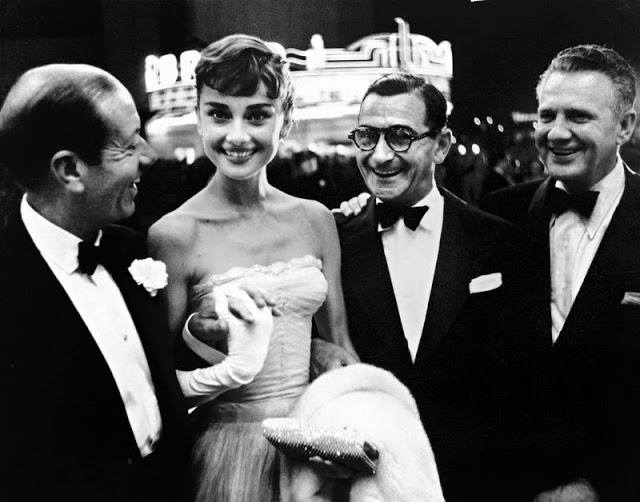 A Look Back at the Star-Studded World Premiere of ‘A Star Is Born’ (34 pics) A Look Back at the Star-Studded World Premiere of ‘A Star Is Born’ (34 pics)