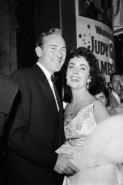 A Look Back at the Star-Studded World Premiere of ‘A Star Is Born’ (34 pics) A Look Back at the Star-Studded World Premiere of ‘A Star Is Born’ (34 pics)