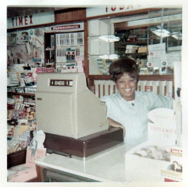US Stores In The '60s (31 pics)
