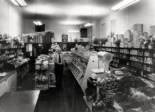 US Stores In The '60s (31 pics)