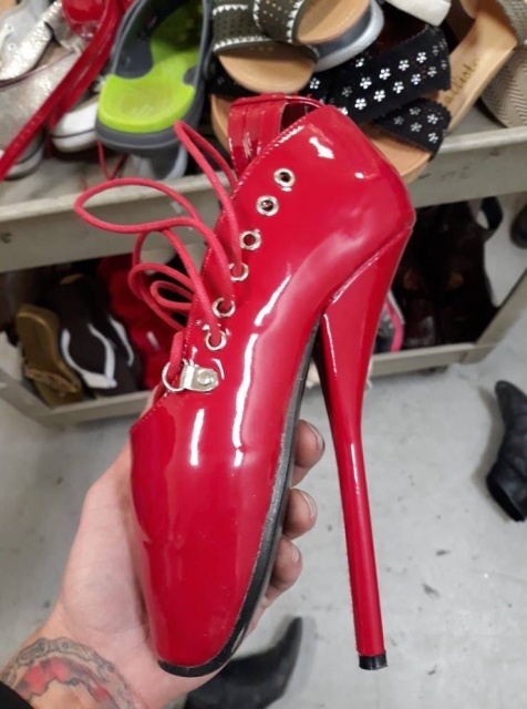 Found In The Thrift Shops (32 pics)