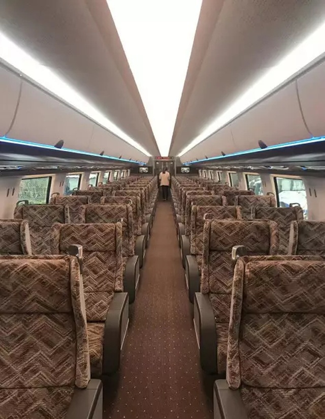 China's Maglev Train Prototype Has A Speed of 370 MPH (595 km/h) (12 pics)