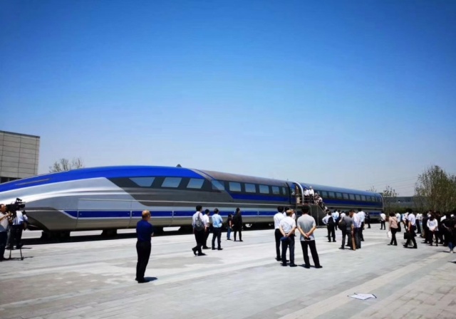 China's Maglev Train Prototype Has A Speed of 370 MPH (595 km/h) (12 pics)