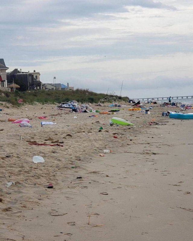 This Is How Memorial Day Tourists Destroy Virginia Beach (22 pics)