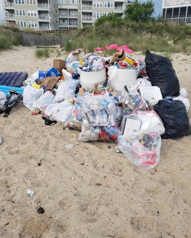 This Is How Memorial Day Tourists Destroy Virginia Beach (22 pics)