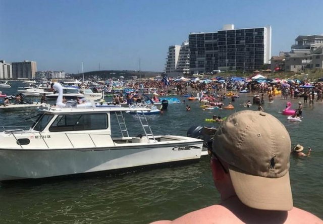 This Is How Memorial Day Tourists Destroy Virginia Beach (22 pics)