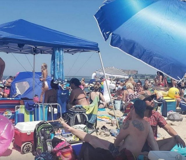 This Is How Memorial Day Tourists Destroy Virginia Beach (22 pics)