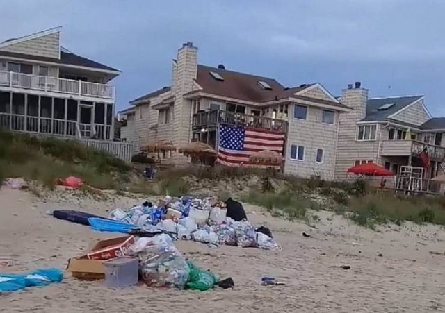 This Is How Memorial Day Tourists Destroy Virginia Beach (22 pics)