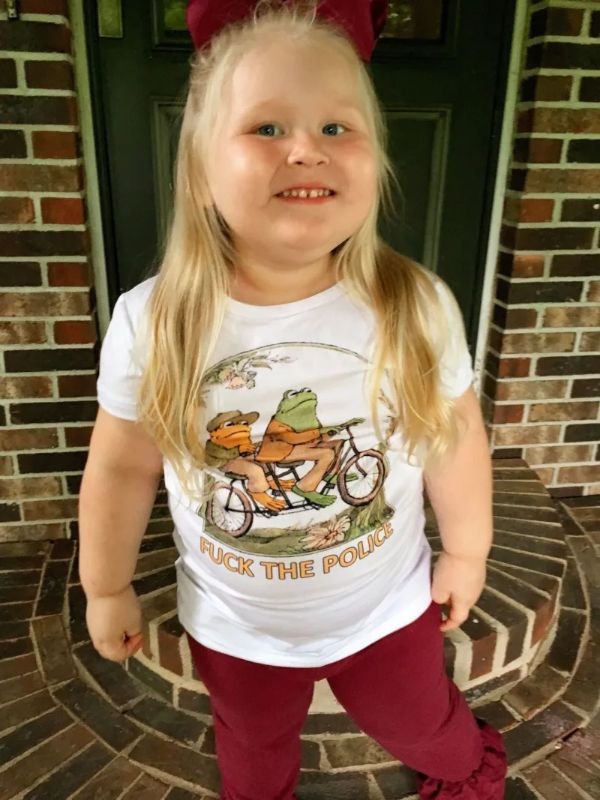 Mother Orders A Shirt For Her Daughter. But She Wasn't Expecting Something Like This... (5 pics)
