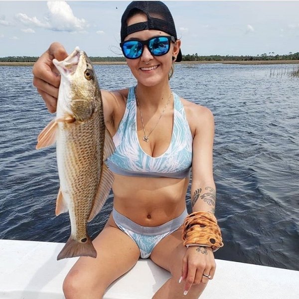 Girls Gone Fishing (35 pics)