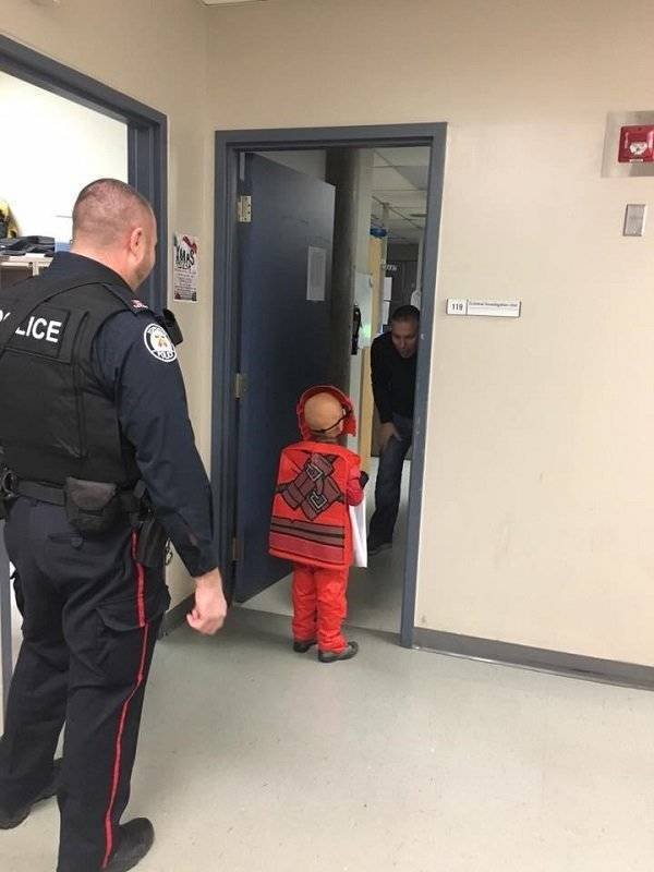 Police Has Fun (24 pics)