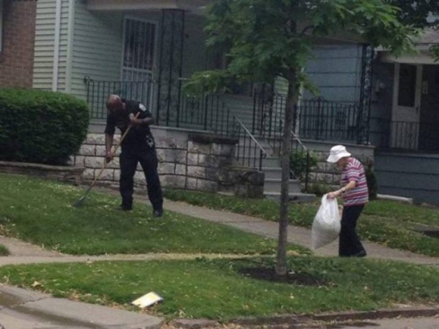 Police Has Fun (24 pics)