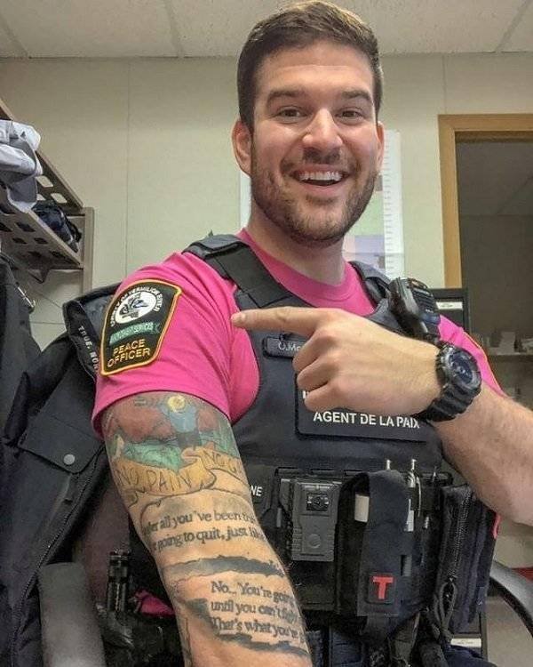 Police Has Fun (24 pics)