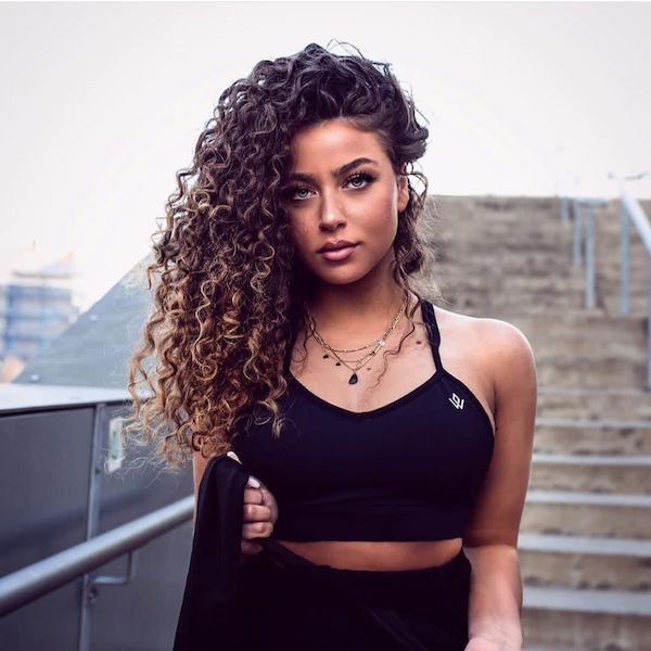 Pretty Girls With Curly Hair (30 pics)