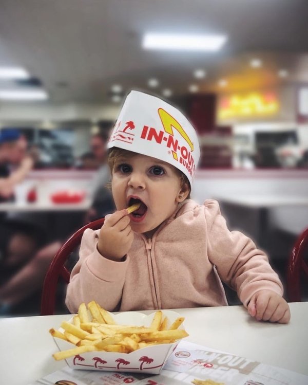 Hilarious Photos Of Babies Eating (30 pics)