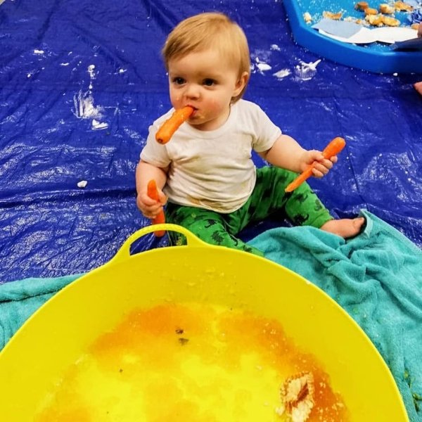 Hilarious Photos Of Babies Eating (30 pics)