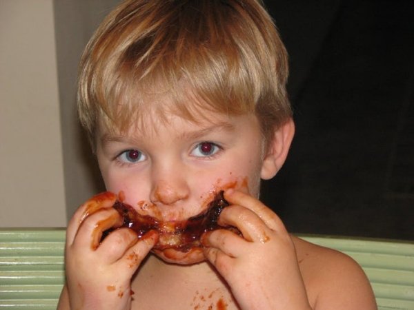 Hilarious Photos Of Babies Eating (30 pics)