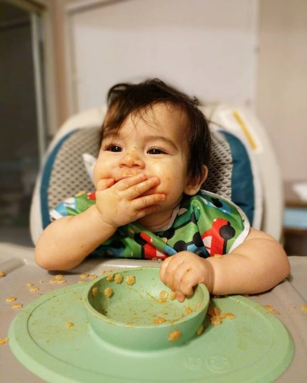 Hilarious Photos Of Babies Eating (30 pics)