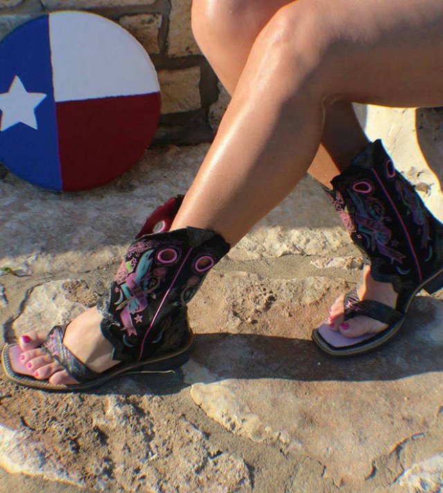 When Cowboy Boots Meet Sandals (20 pics)