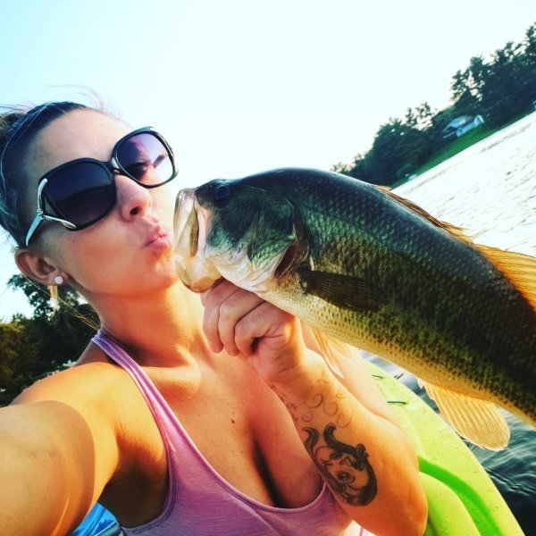 Girls Gone Fishing (40 pics)