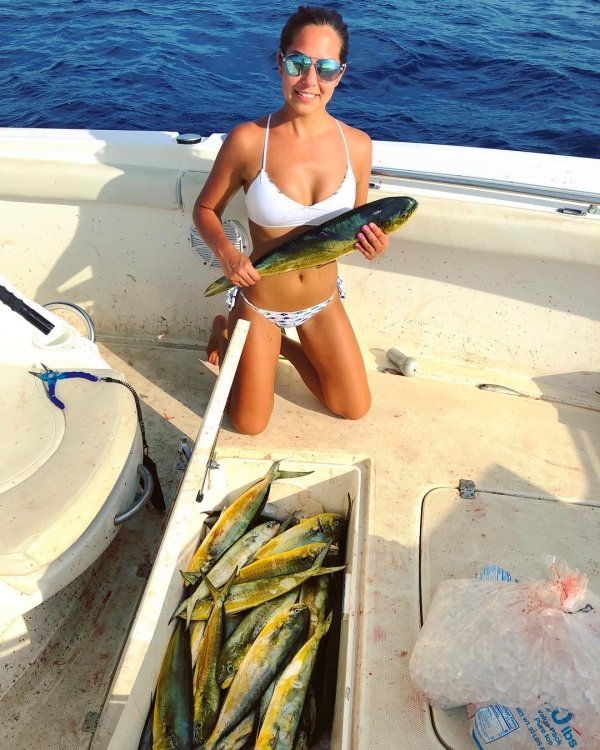 Girls Gone Fishing (40 pics)