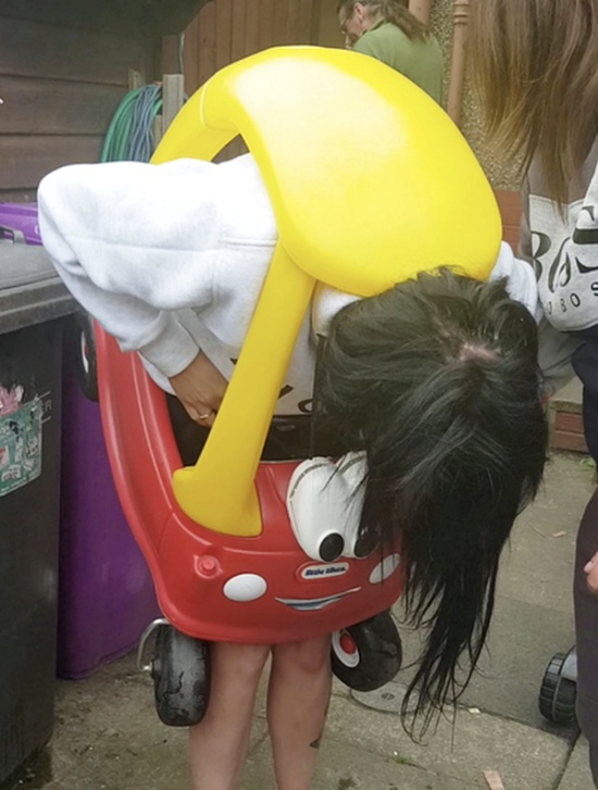 Scots Woman Got Trapped Inside A Kid's Toy Car (6 pics)