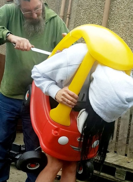 Scots Woman Got Trapped Inside A Kid's Toy Car (6 pics)