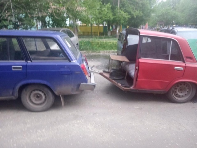 One And A Half Car From Russia (5 pics)