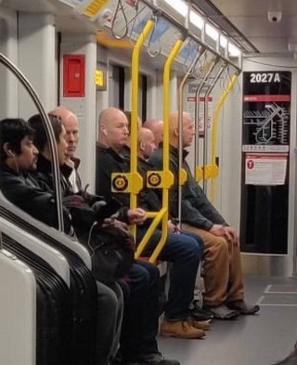 Strange People On The Subway (34 pics)