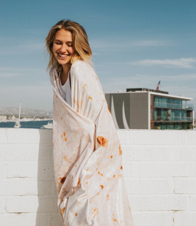 2019 Must-Have Burrito Blanket (14 pics)