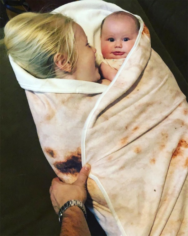 2019 Must-Have Burrito Blanket (14 pics)